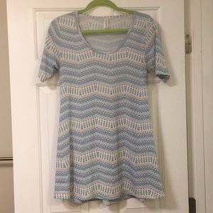 LuLaRoe XS Perfect Tee